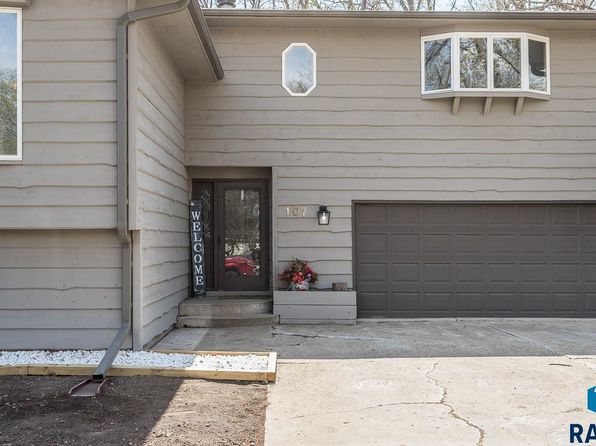 107 E Willow St, Beresford, SD 57004