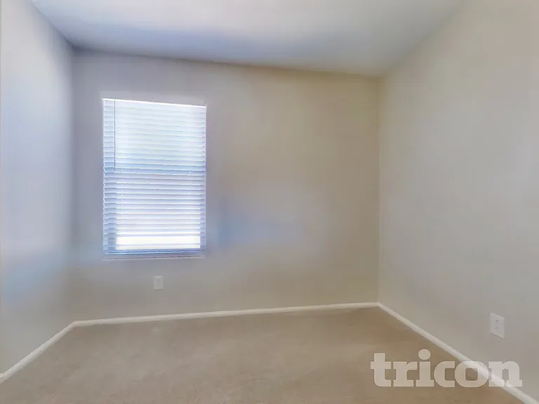 23670 W Levi Dr — Photo 14