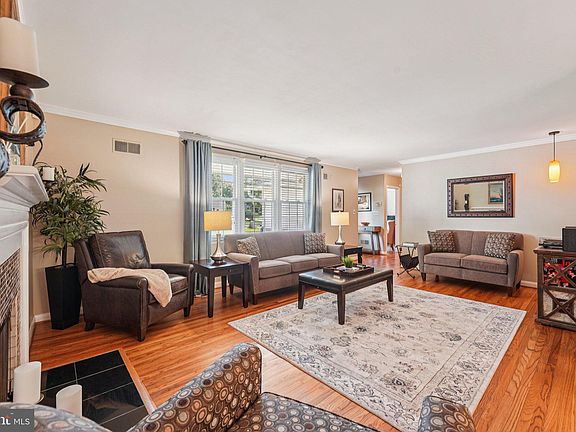 5th image of 2123 Brandywood Dr