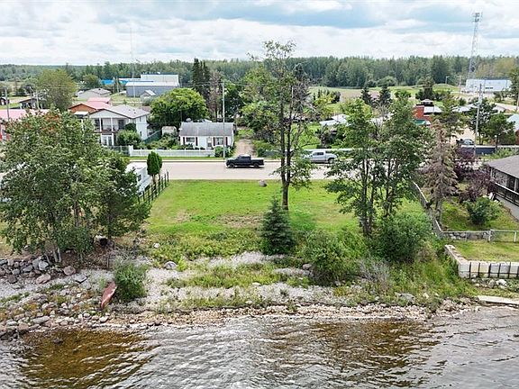3rd image of 79 Peace River Ave