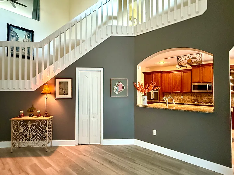 885 Chatsworth Dr — Photo 16