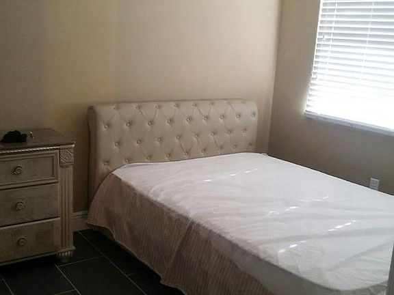 4th image of 1302 NE 191st St #A124