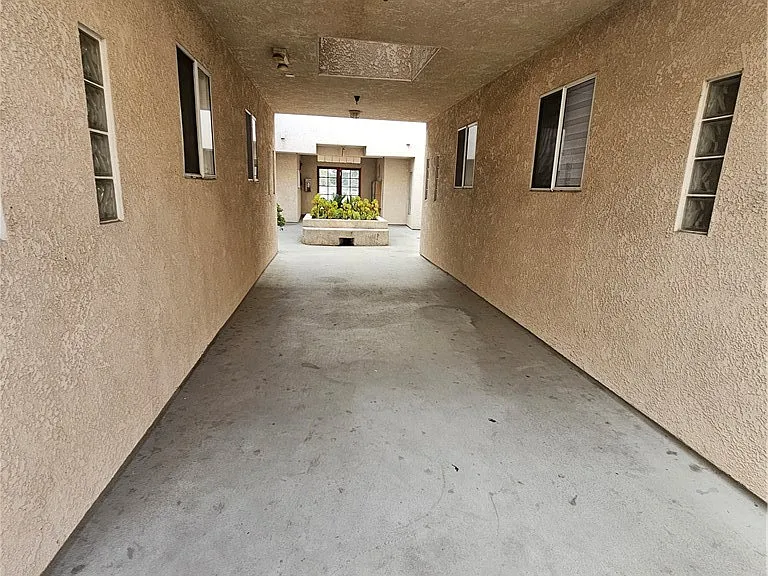7900 Woodman Ave #105 — Photo 23
