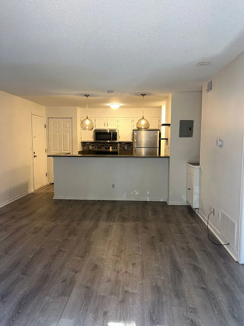 Short-Term Rental Opportunity - 6 Month Lease Available! Updated 1 bedroom, 1 bathroom Littleton ... — Photo 3