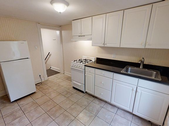 3rd image of 534 Detroit St #2