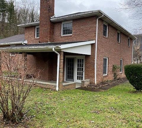 3rd image of 37 Pine Lodge Ln