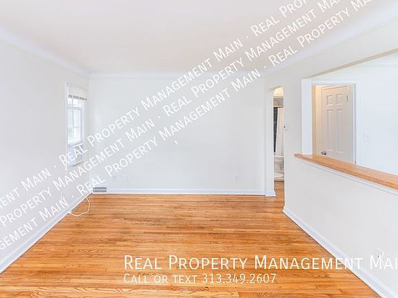4th image of 15524 Auburn St