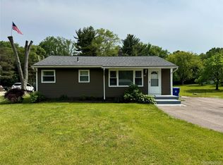 7125 Pontiac Lake Rd, Waterford, MI 48327