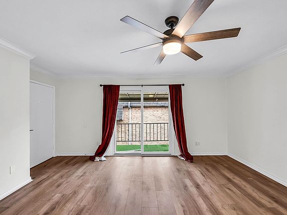 4th image of 10216 Regal Oaks Dr