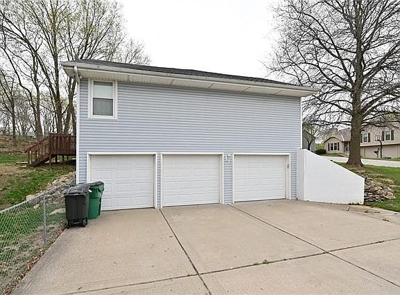 4th image of 14 Emmy Ln
