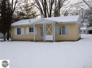 109 E Cottage Ave, Shepherd, MI 48883