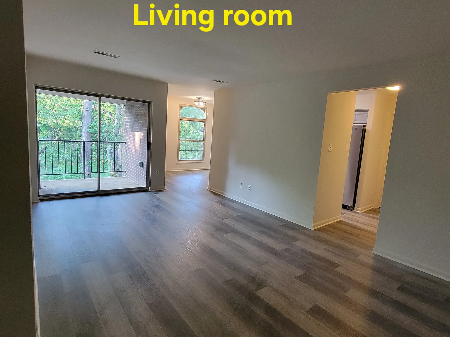 2 bed, 898 sqft, $2,300 — Photo 2