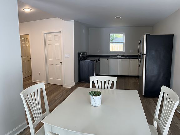 4th image of 1650 E 58th St #B