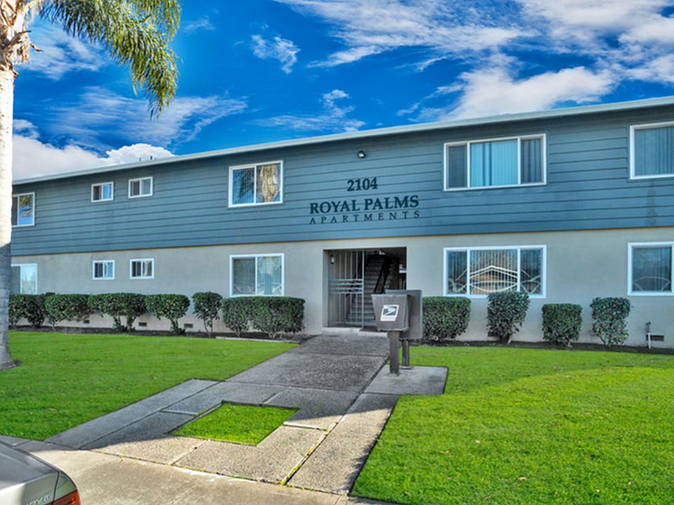1st image of 2104 Royal Dr APT 15