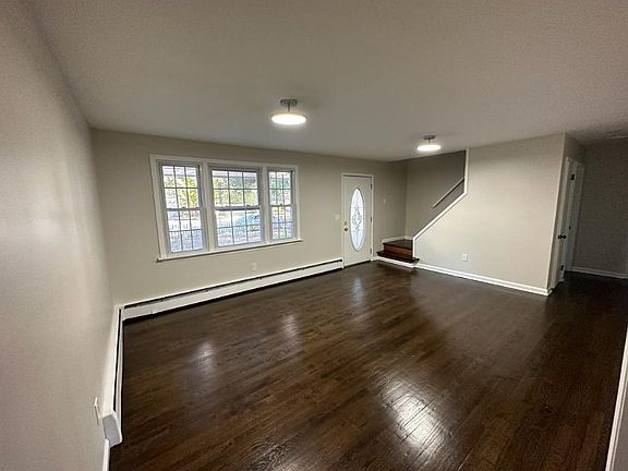 4th image of 250 Shore Blvd