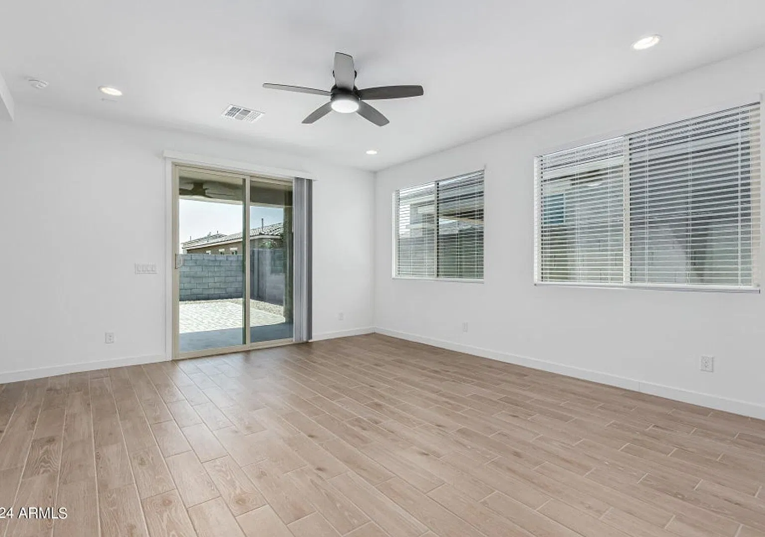 Gorgeous 4 bedroom home in Surprise!! — Photo 4