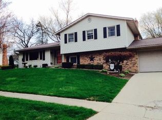 1051 Douglas Dr, Wooster, OH 44691
