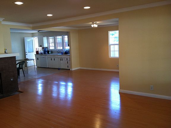 3rd image of 10611 Wilsey Ave