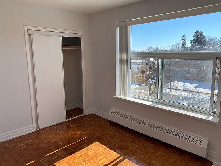 35 Raylawn Cres — Photo 10