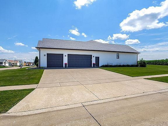 3rd image of 920 Muirfield Cir