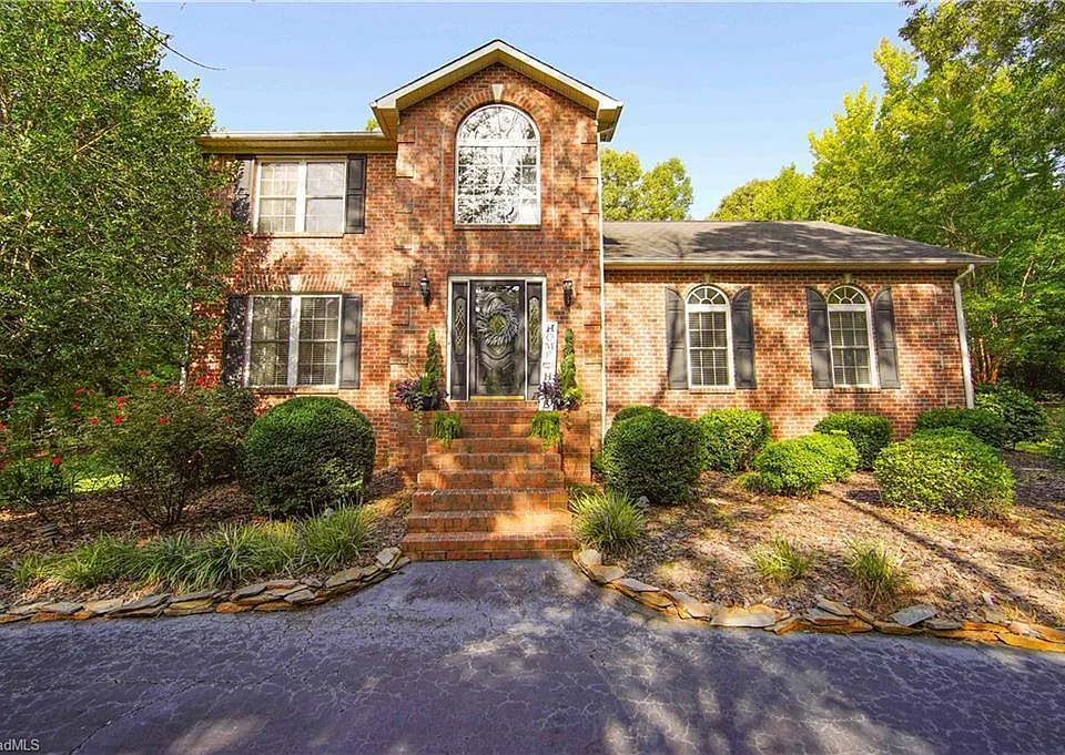 290 Gleason Ln