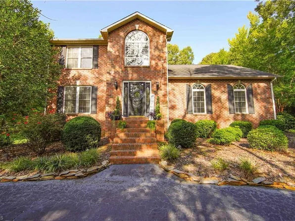 290 Gleason Ln, Thomasville, NC 27360