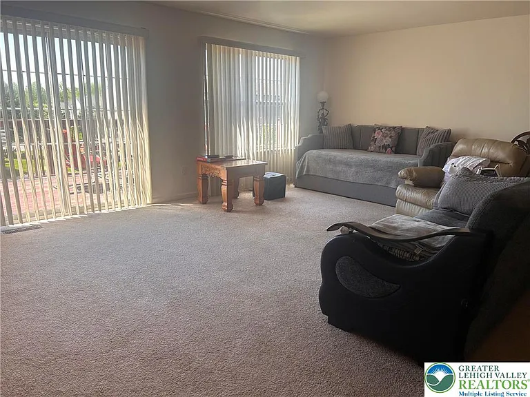 2465 Gillian Ln — Photo 10