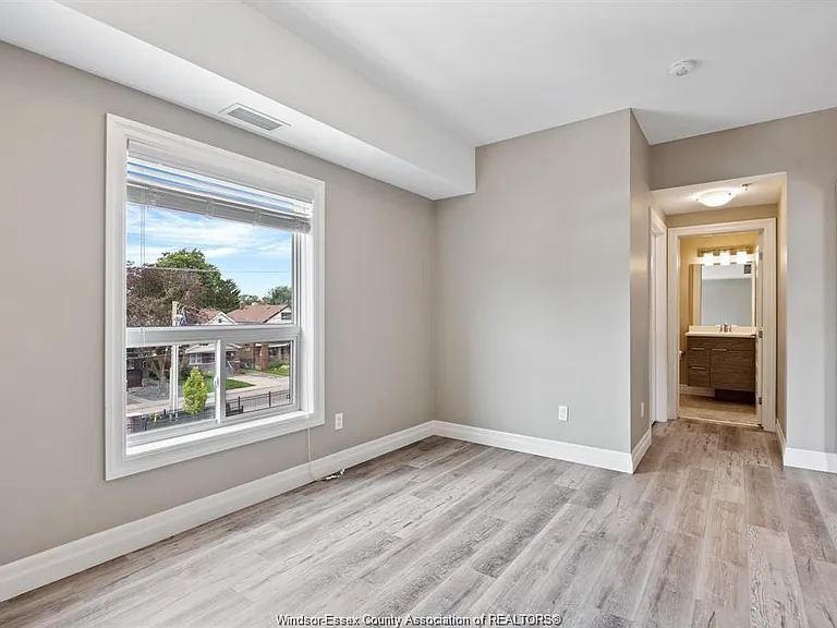 955 Ouellette Ave #305 — Photo 16