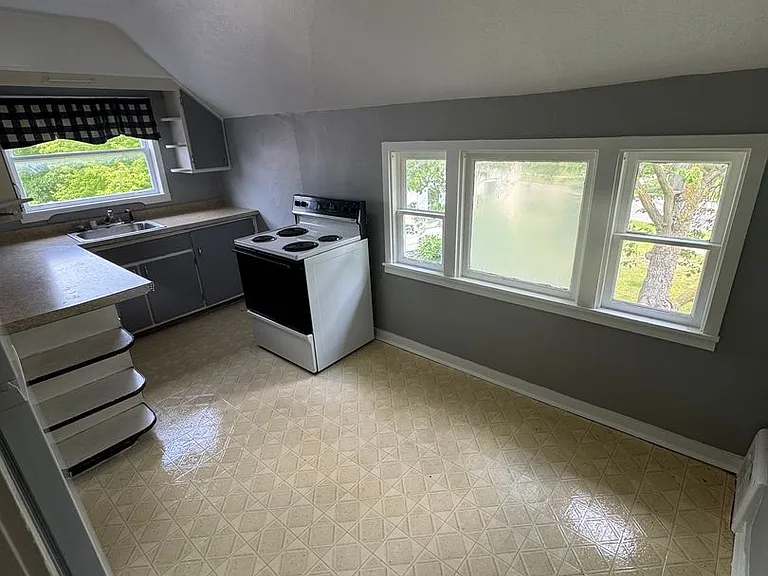 1304 Elizabeth Ave — Photo 6