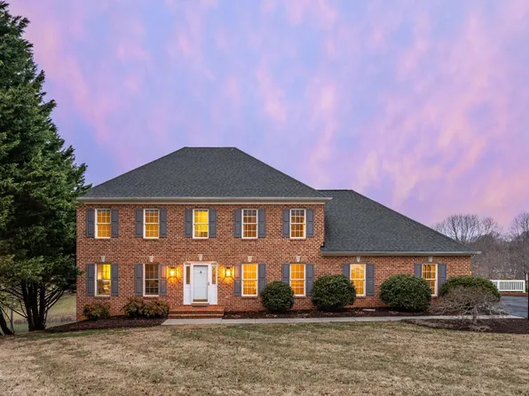 1305 Summerpark Dr, Forest, VA 24551