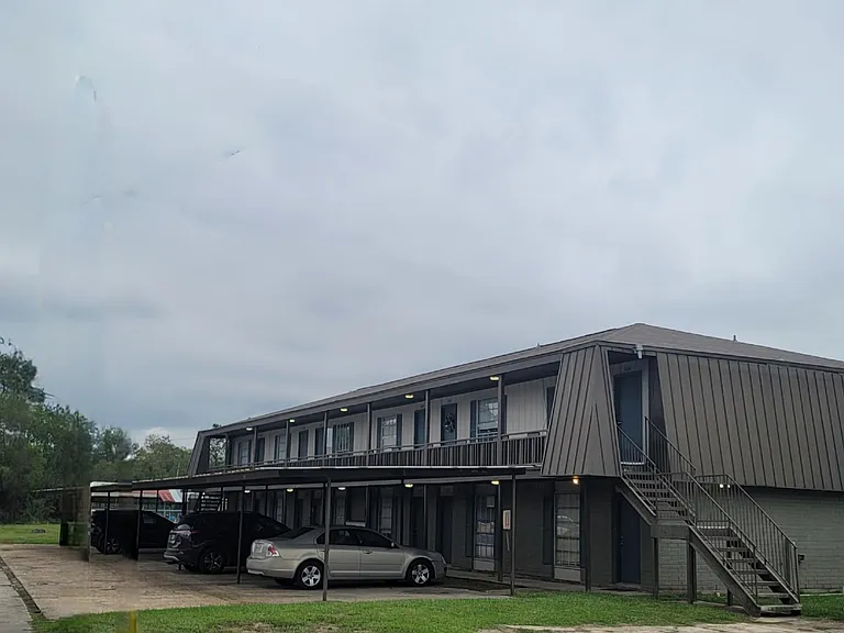 Sunrise East Apartments — Photo 3