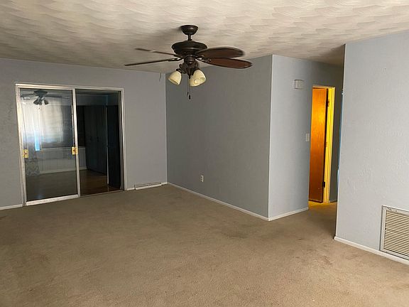 3rd image of 1426 N Amelia Ave