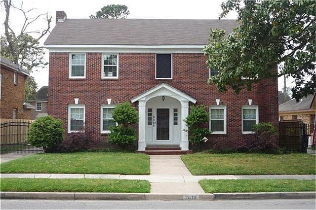 THIS WELL CRAFTED AND WELL MAINTAINED 1930'S JEWEL IS A MUST SEE. THE STATELY EXTERIOR WITH BEAUTIFU