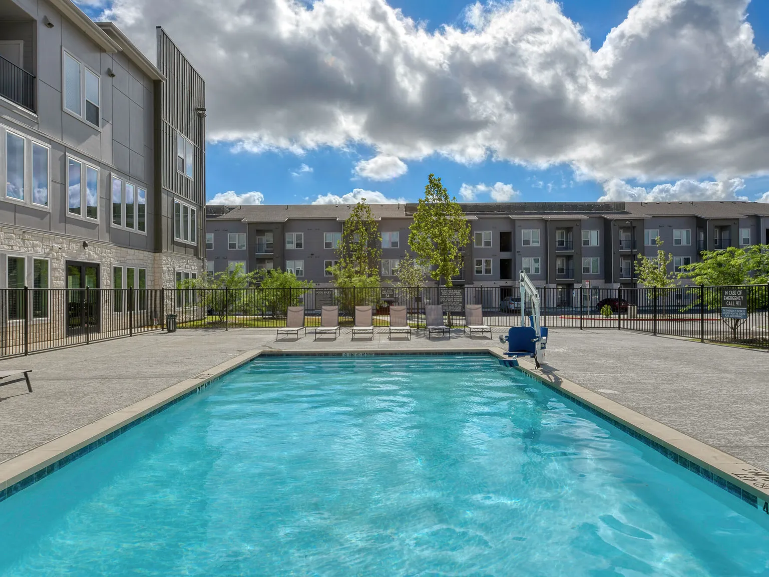 Sunstone Apartments — Photo 2