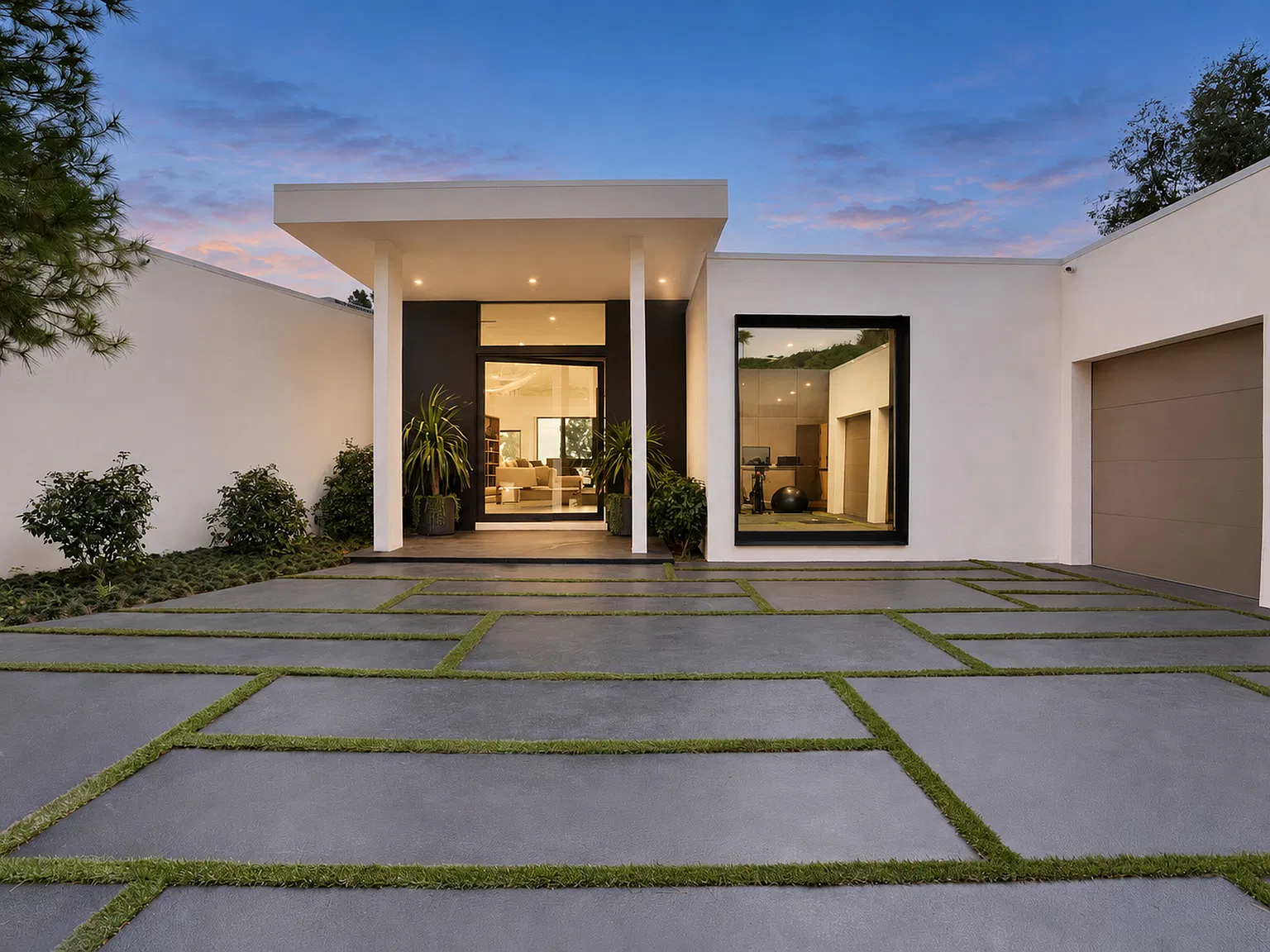 6 bed, 7.5 bath, 6569 sqft, $100,000 — Photo 2