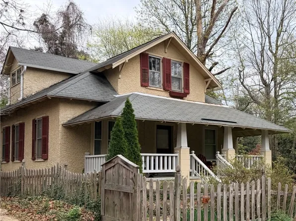 12105 Mathenay Dr, Chester, VA 23831