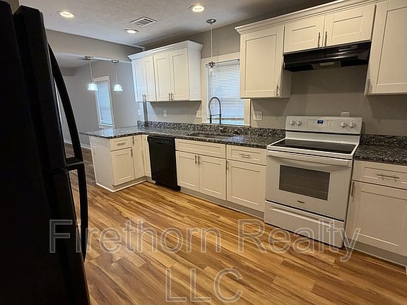 3rd image of 534 Basin St