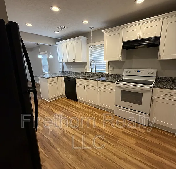 534 Basin St — Photo 2