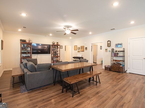 3rd image of 171 Wellington Pl