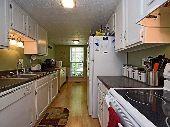 5th image of 8089 Hetz Dr