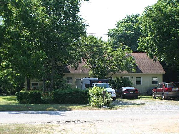 5th image of 107 Myrtle Ave