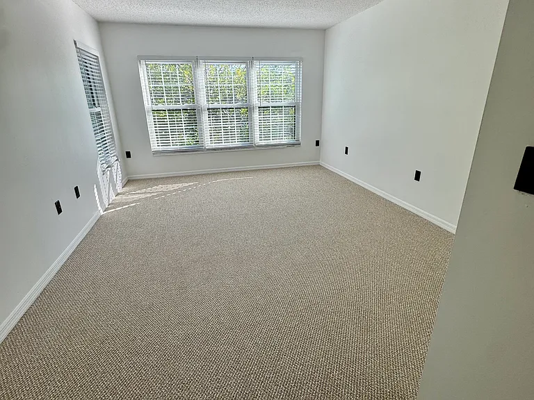 2462 Kingfisher Ln #J203 — Photo 5
