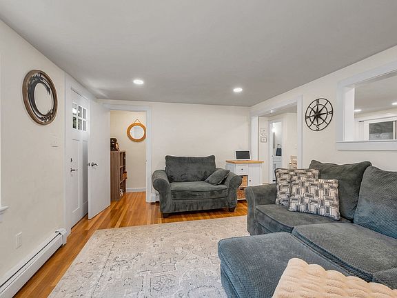 4th image of 13 Cedar St