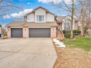 135 S Valley Stream Dr, Derby, KS 67037
