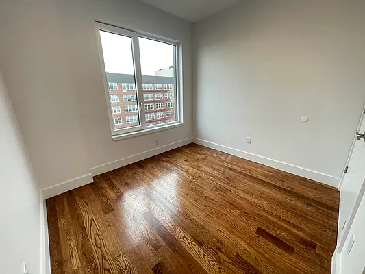 Rented by Tapiro Realty | media 6