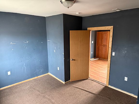 3rd image of 391 Pipestone St #2