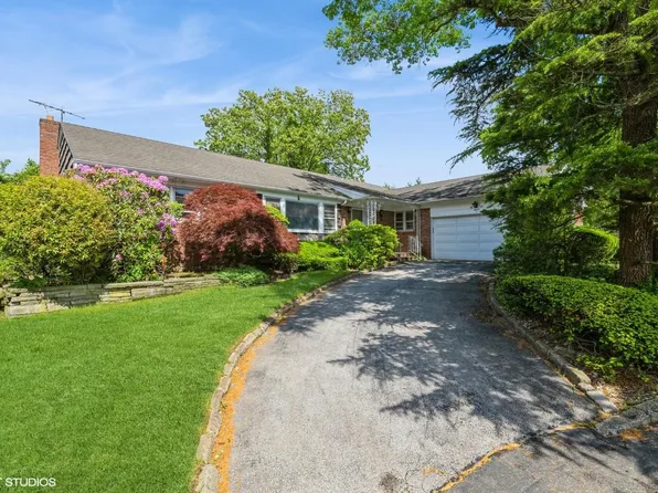 7 Ivy Lane, Lawrence, NY 11559