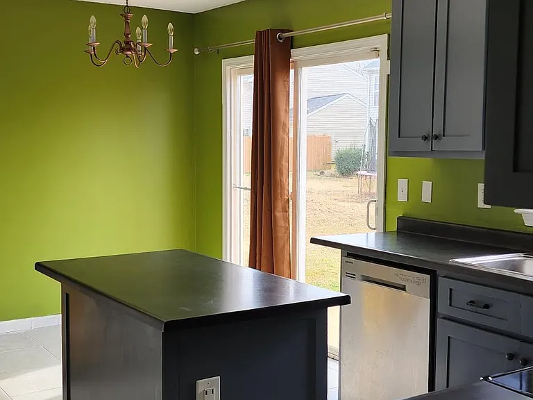 4 Orient Dr — Photo 2
