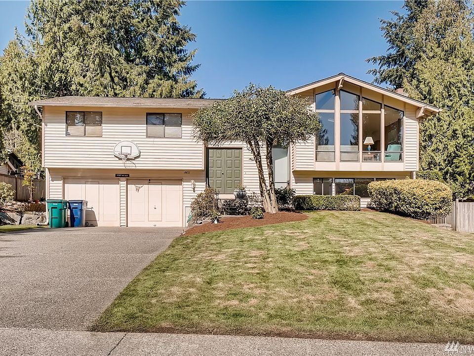 One owner home "first-time on the market!" Come see what everyone loves about this South Cove Community with easy access to Bellevue and Issaquah.
