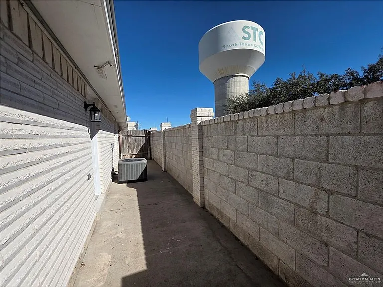700 Sandpiper Ave — Photo 23
